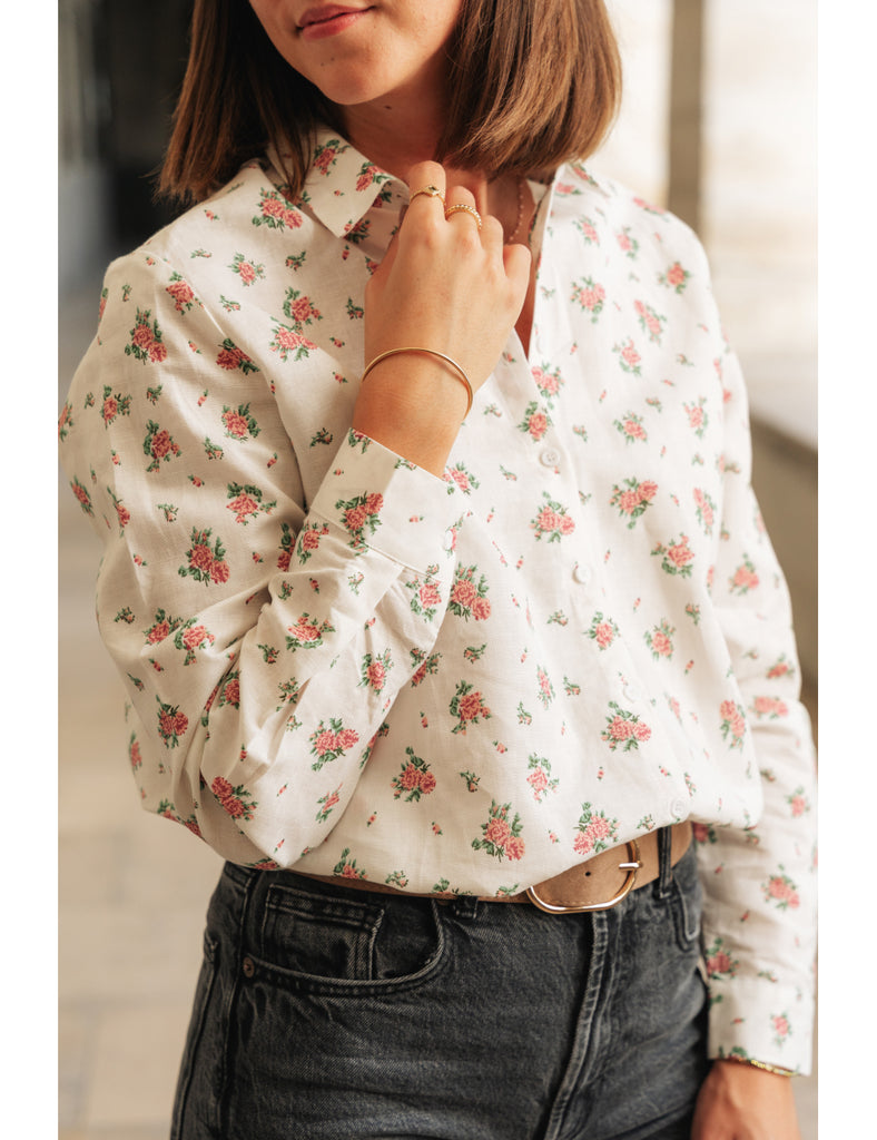 camicia rose in tessuto cotone e lino, linee semplici e scivolate con stampa di roselline