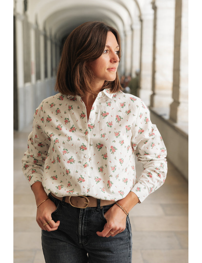 camicia rose in tessuto cotone e lino, linee semplici e scivolate con stampa di roselline