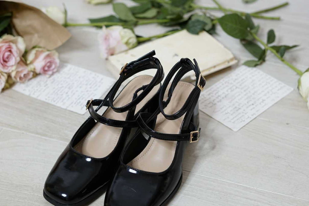 scarpe mary-jane in vernice nera modello slingback