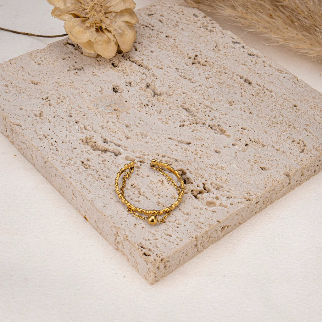 Eclat Paris anello acciaio inox modello sottile con pendente a catenina e finitura dorata