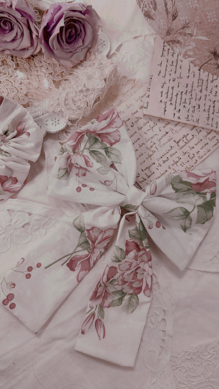 Les petites Joies - Handmade Collection - Fermaglio fiocco capelli in cotone con fiori grandi rosa