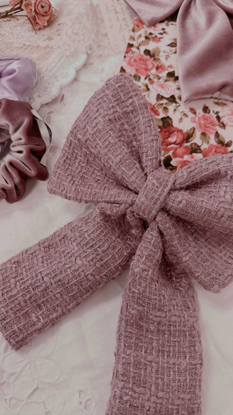 Les petites Joies - Handmade Collection - Fermaglio fiocco per capelli in lana bouclè con inserti laminati
