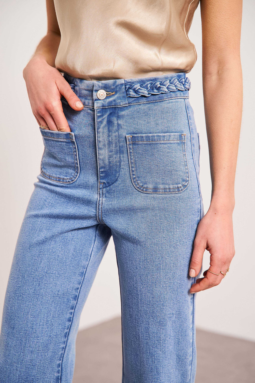 jeans svasati misto cotone con dettaglio treccia