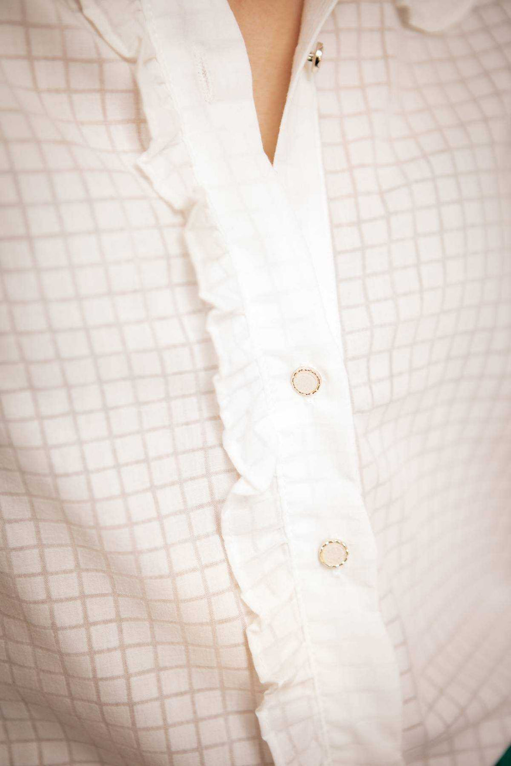 camicetta misto cotone con bottoncini gioiello, colletto e rouches
